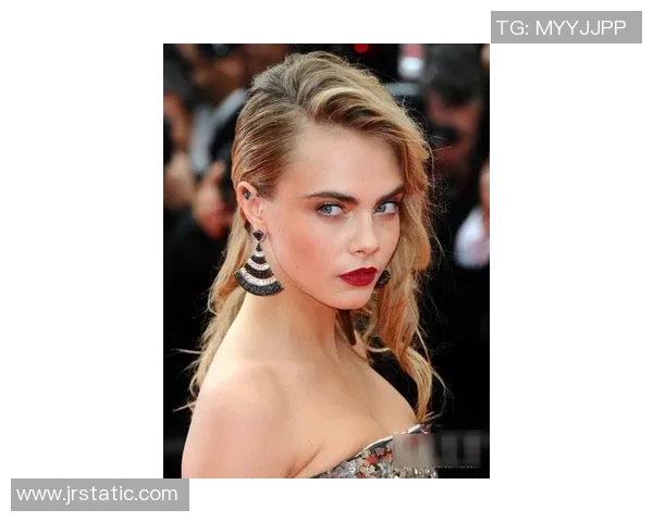 足球明星鸡冠发型女的时尚魅力与个性风格解析